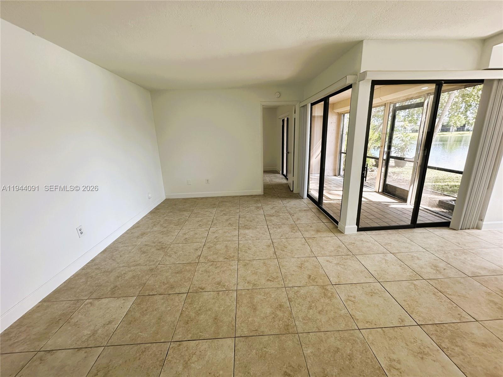 LAKESHORE CONDO 10 - Residential