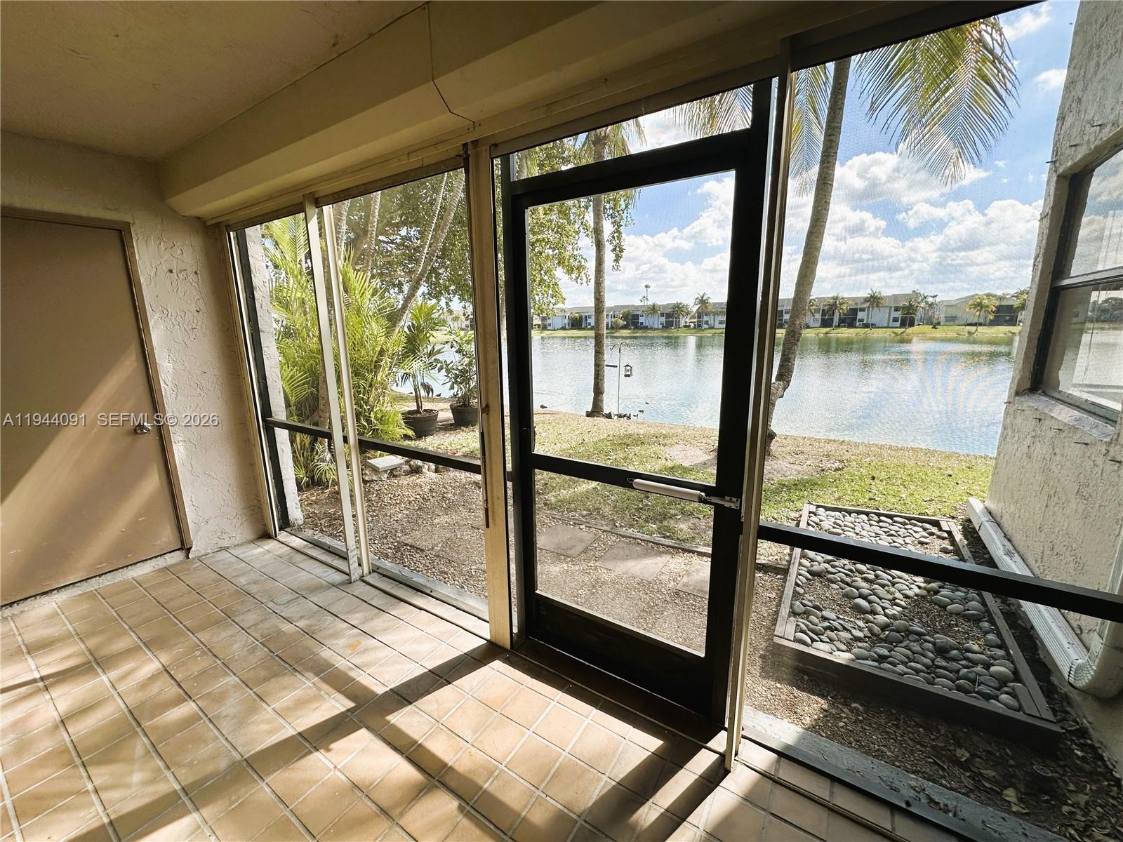 LAKESHORE CONDO 10 - Residential