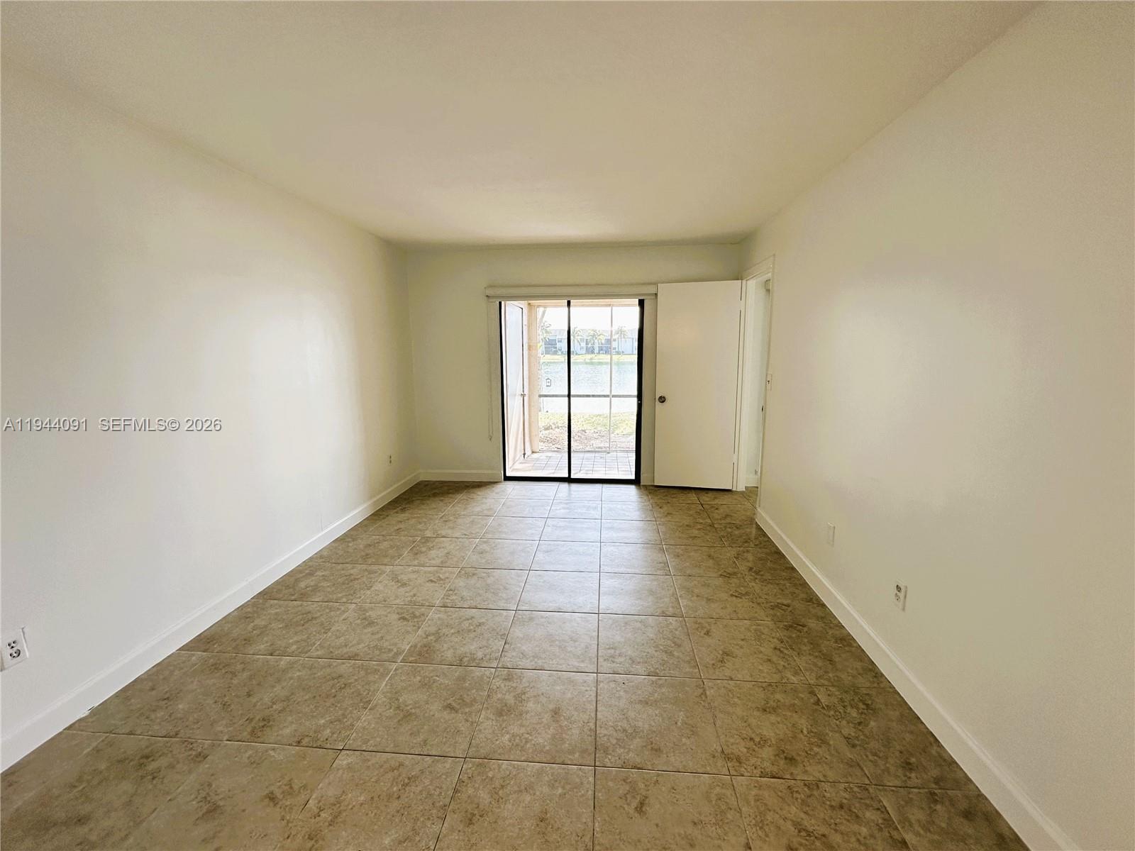 LAKESHORE CONDO 10 - Residential