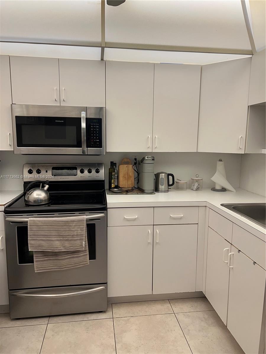 SEA AIR TOWERS CONDO - Residential Lease