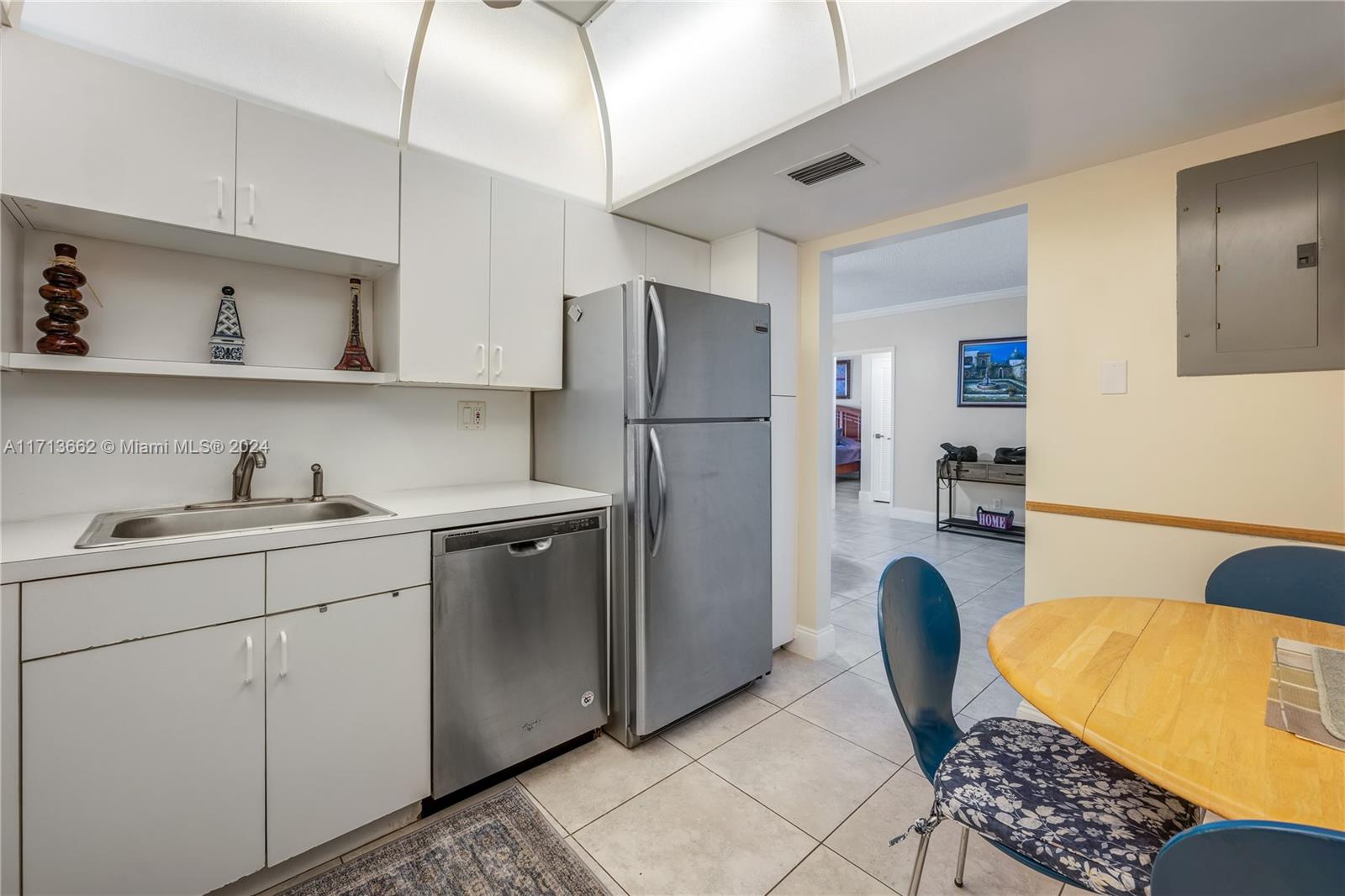 SEA AIR TOWERS CONDO - Residential Lease