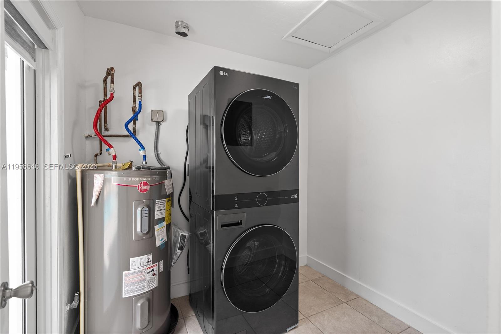 ROYALE GREEN SEC 3 - Residential Lease