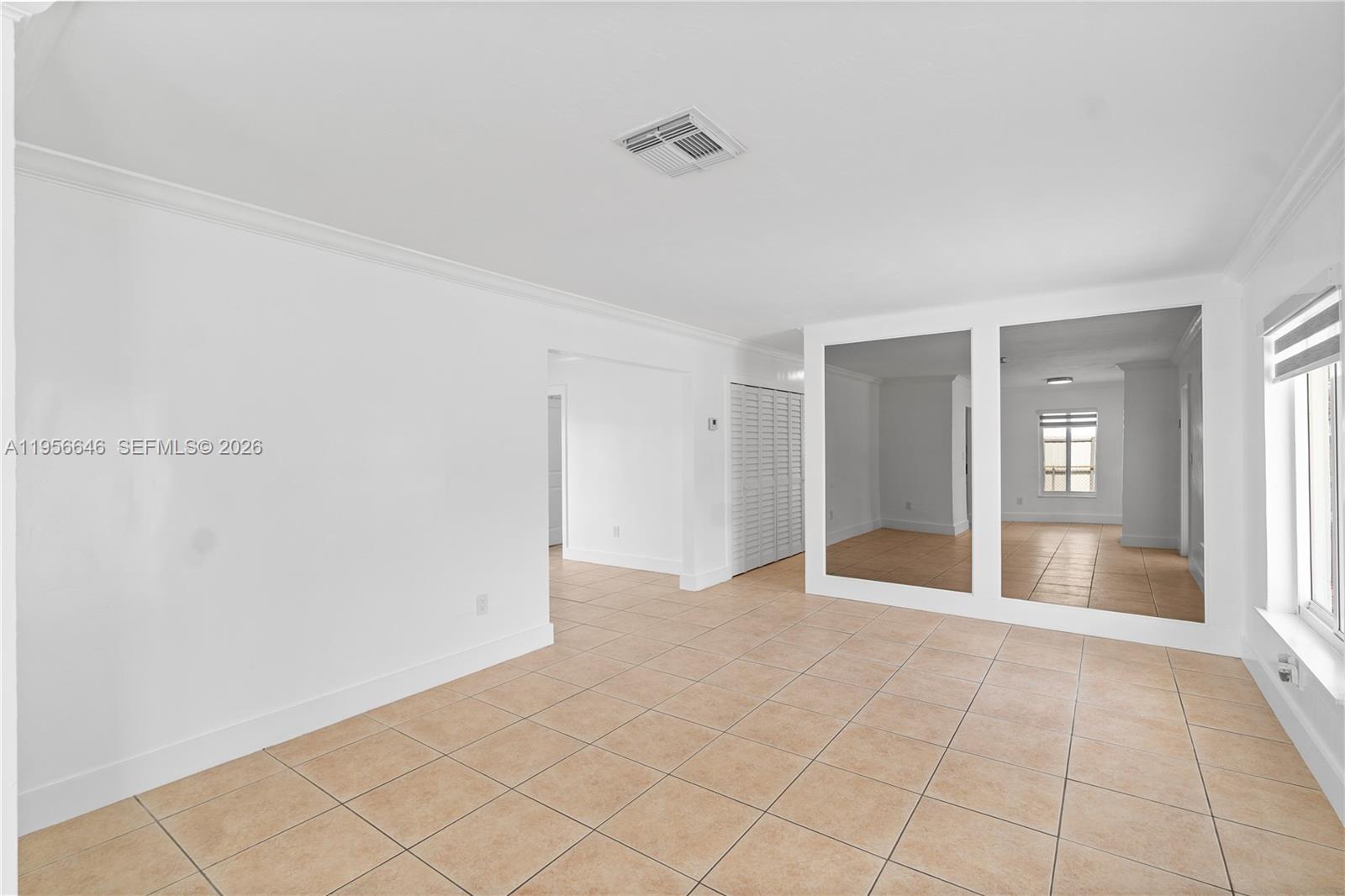 ROYALE GREEN SEC 3 - Residential Lease