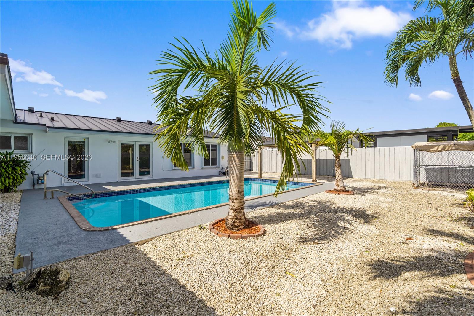 ROYALE GREEN SEC 3 - Residential Lease