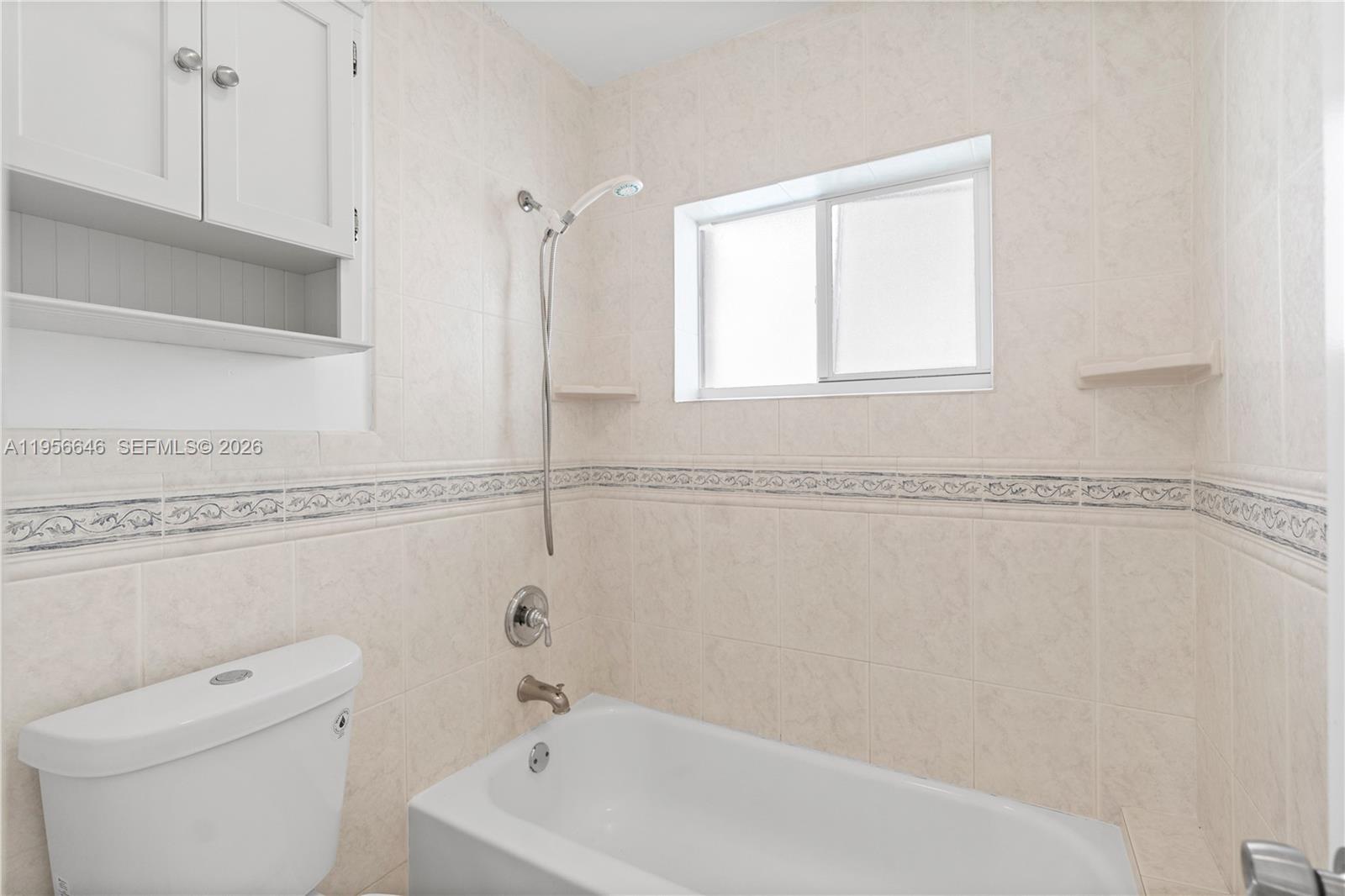 ROYALE GREEN SEC 3 - Residential Lease