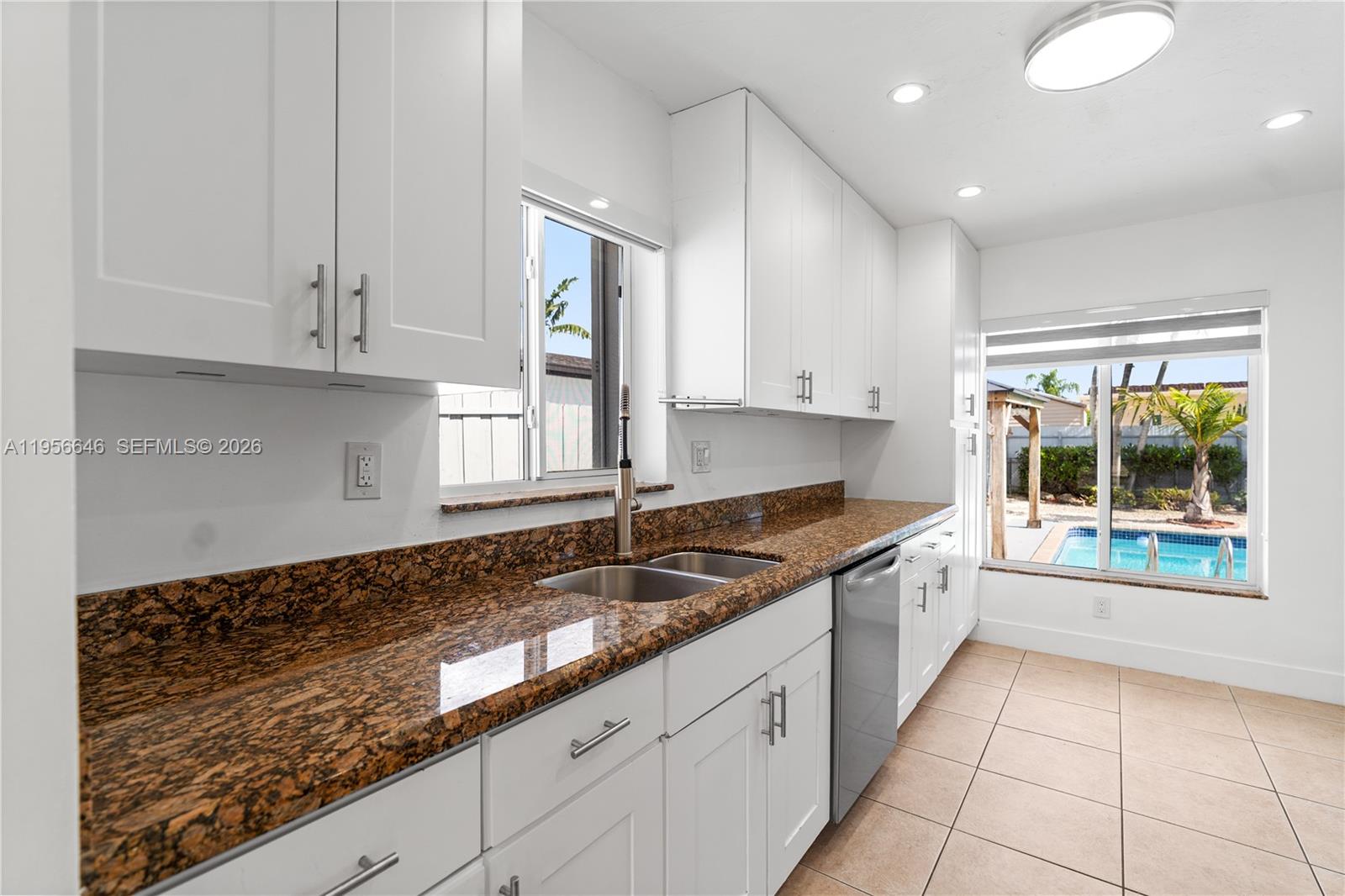 ROYALE GREEN SEC 3 - Residential Lease