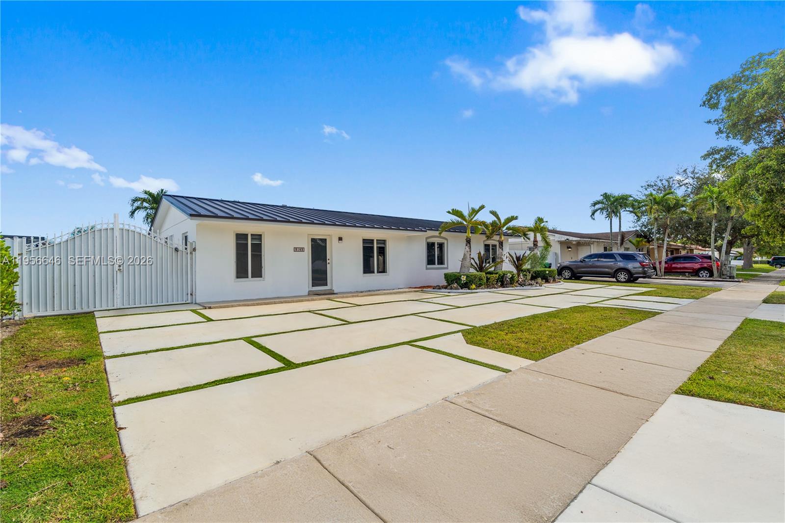 ROYALE GREEN SEC 3 - Residential Lease