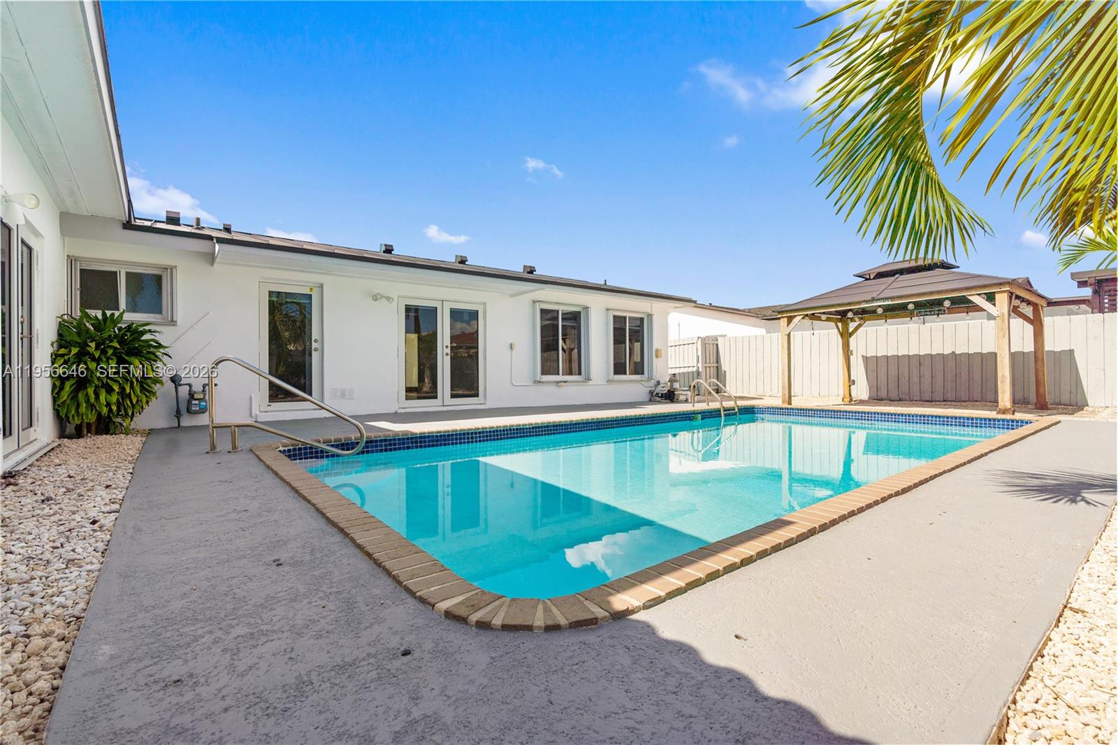 ROYALE GREEN SEC 3 - Residential Lease