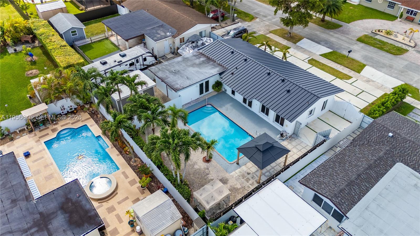 ROYALE GREEN SEC 3 - Residential Lease