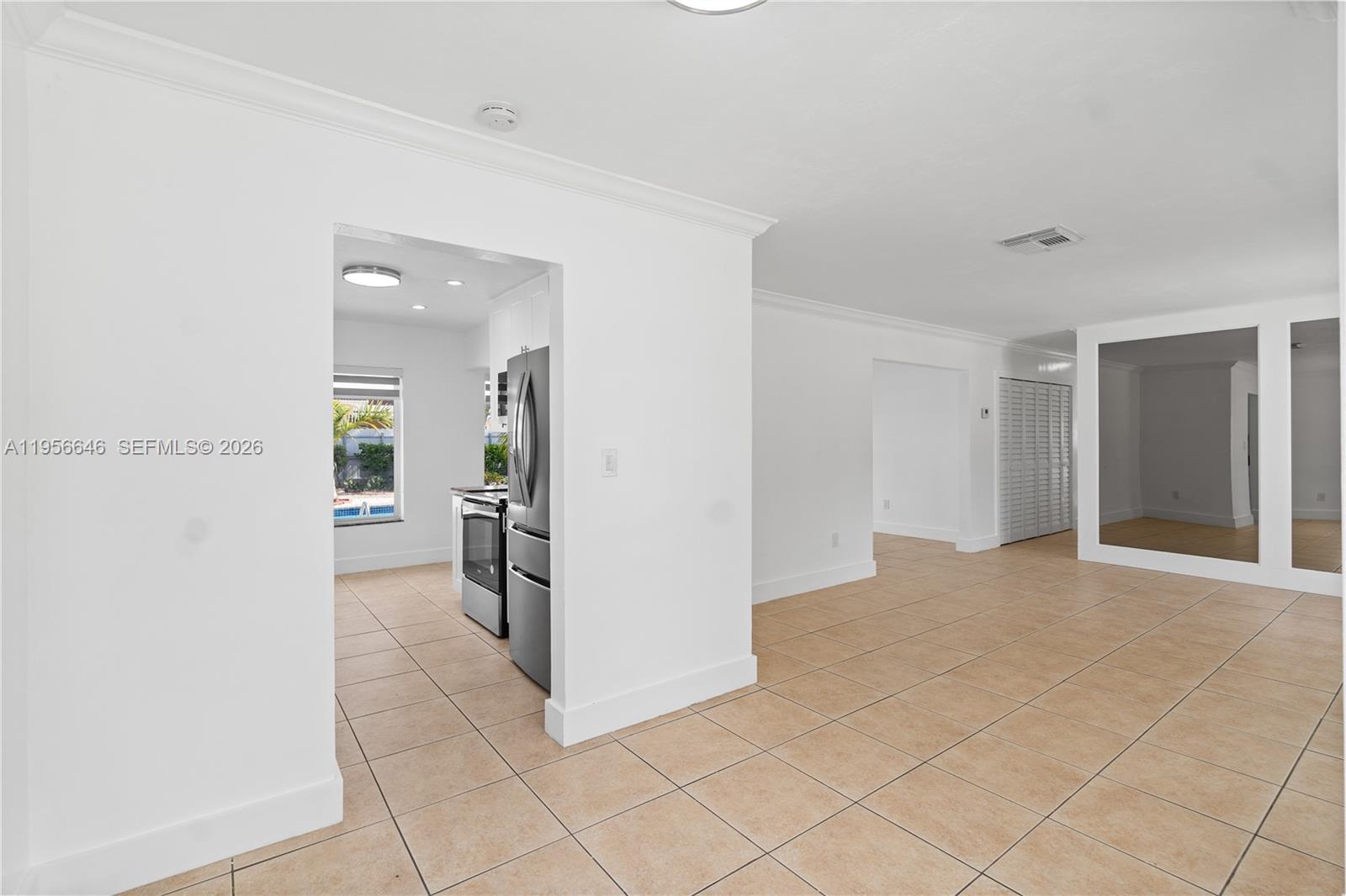 ROYALE GREEN SEC 3 - Residential Lease