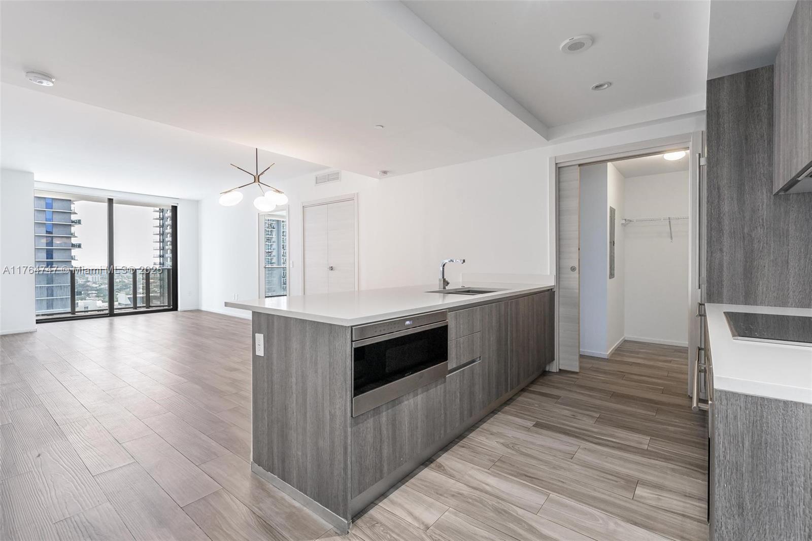 801 SMA RESIDENCES CONDO - Residential