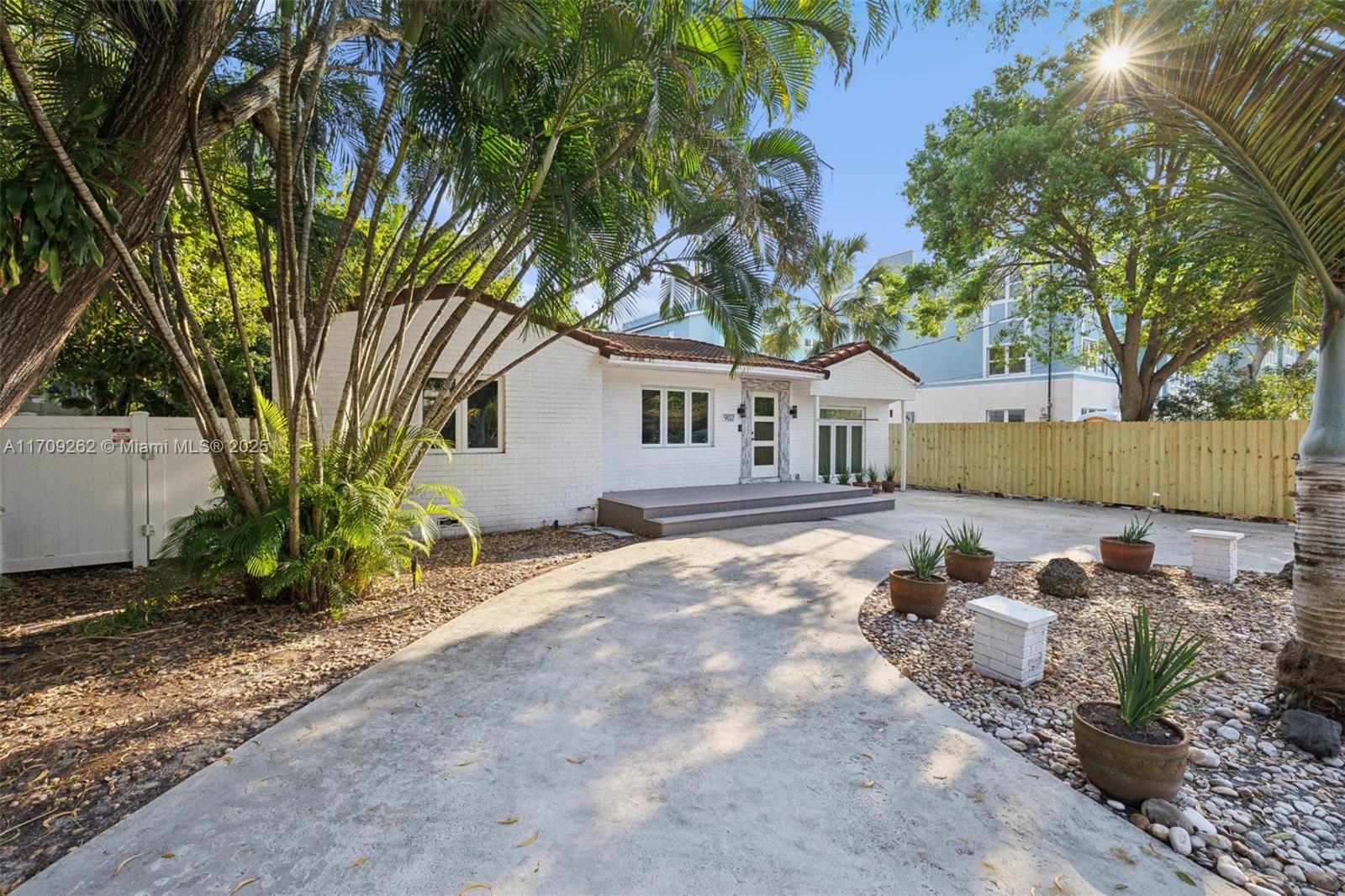 Property for Sale at 902 Se 12th Ct, Fort Lauderdale, Broward County, Florida - Bedrooms: 3 
Bathrooms: 2  - $769,000