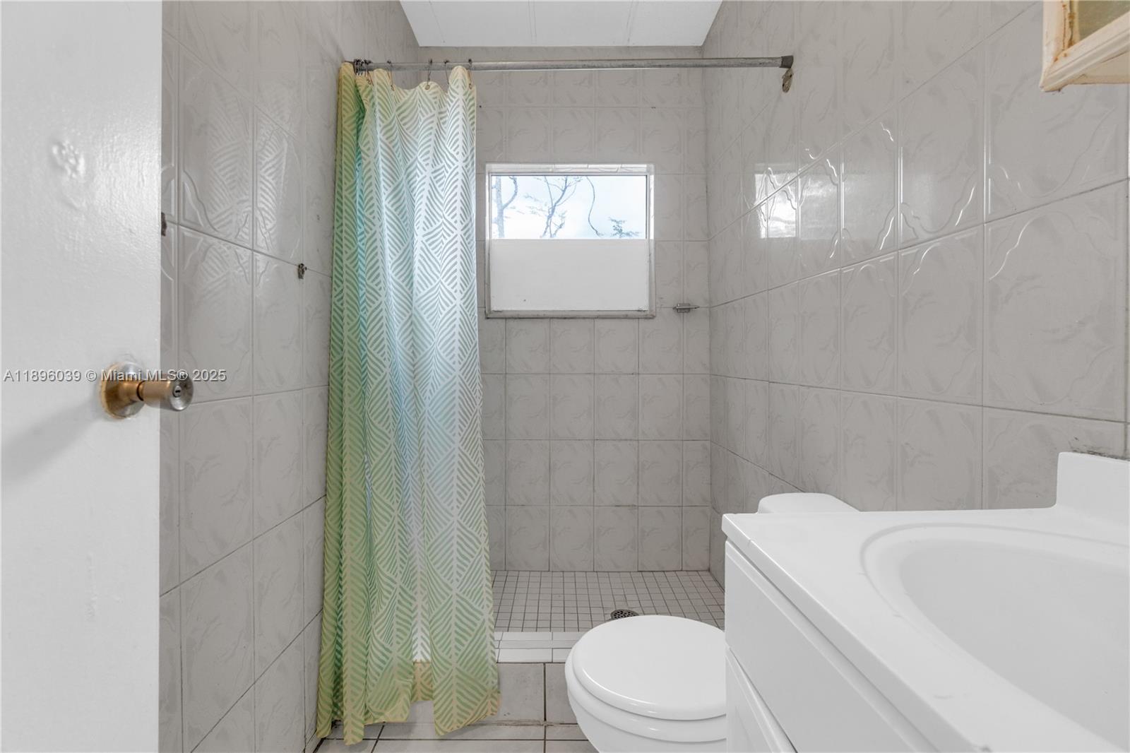 HILLMONT-MIDDLE RIVER VIS - Residential Lease