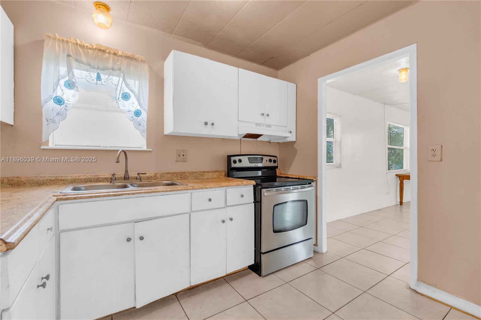 HILLMONT-MIDDLE RIVER VIS - Residential Lease