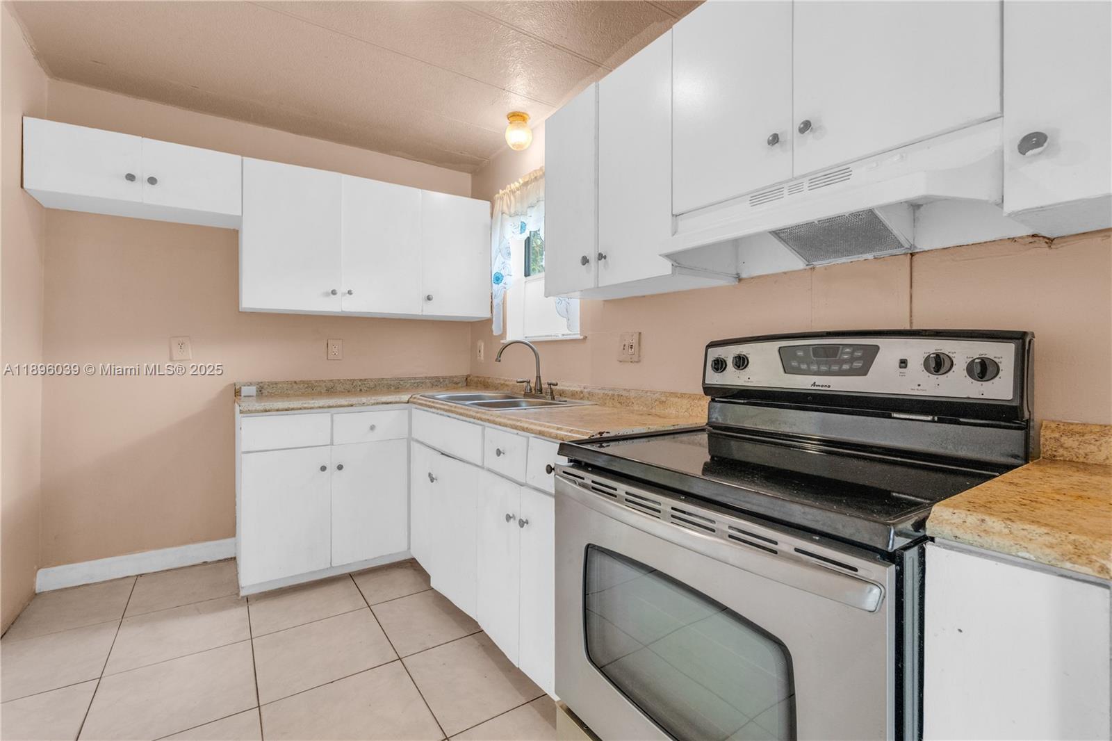 HILLMONT-MIDDLE RIVER VIS - Residential Lease