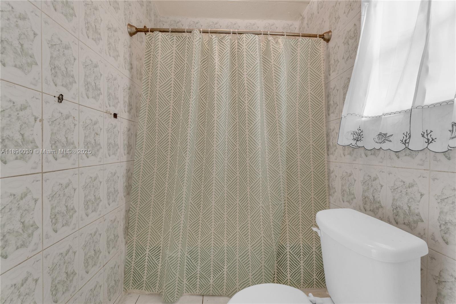 HILLMONT-MIDDLE RIVER VIS - Residential Lease