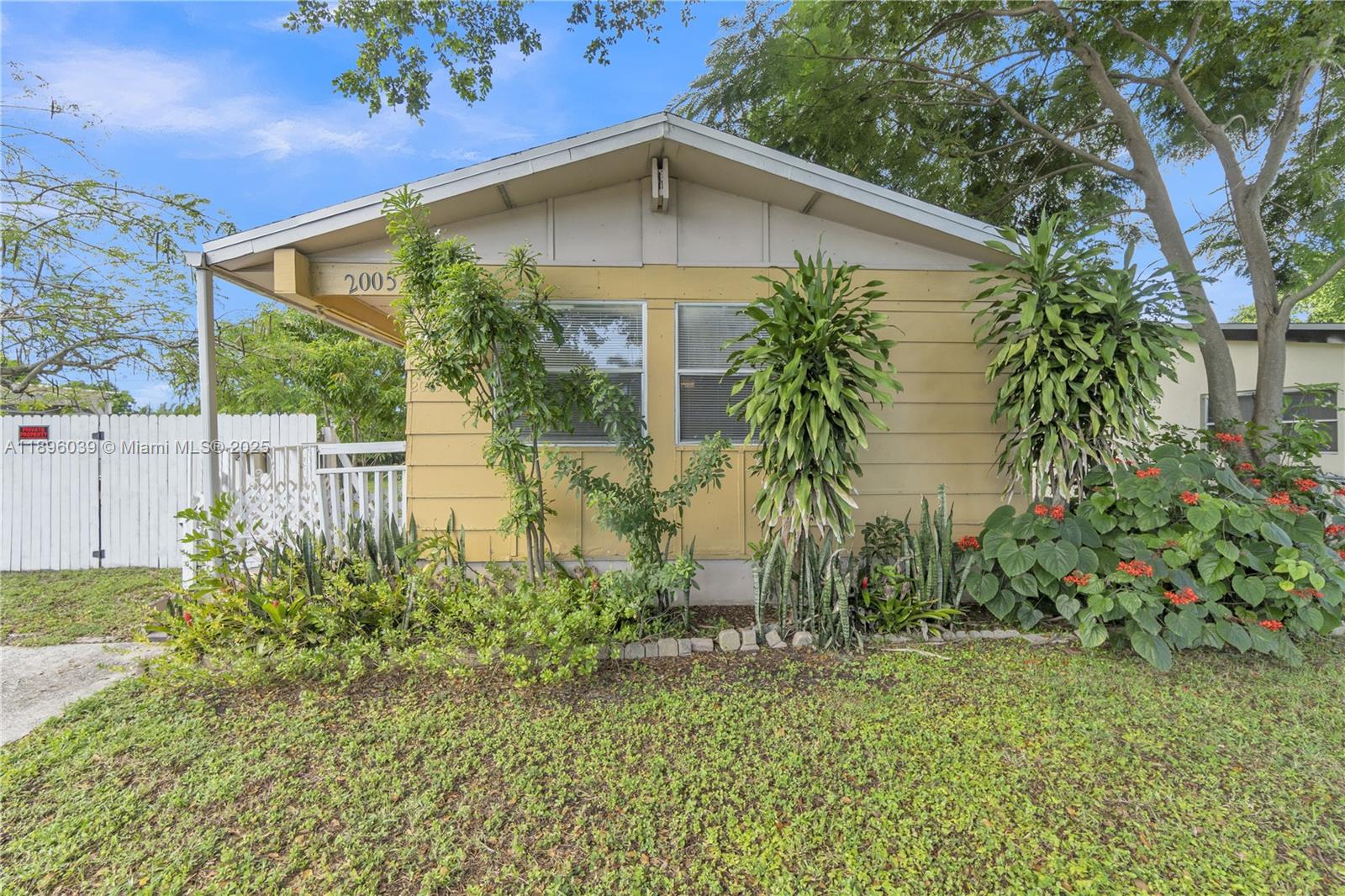 HILLMONT-MIDDLE RIVER VIS - Residential Lease
