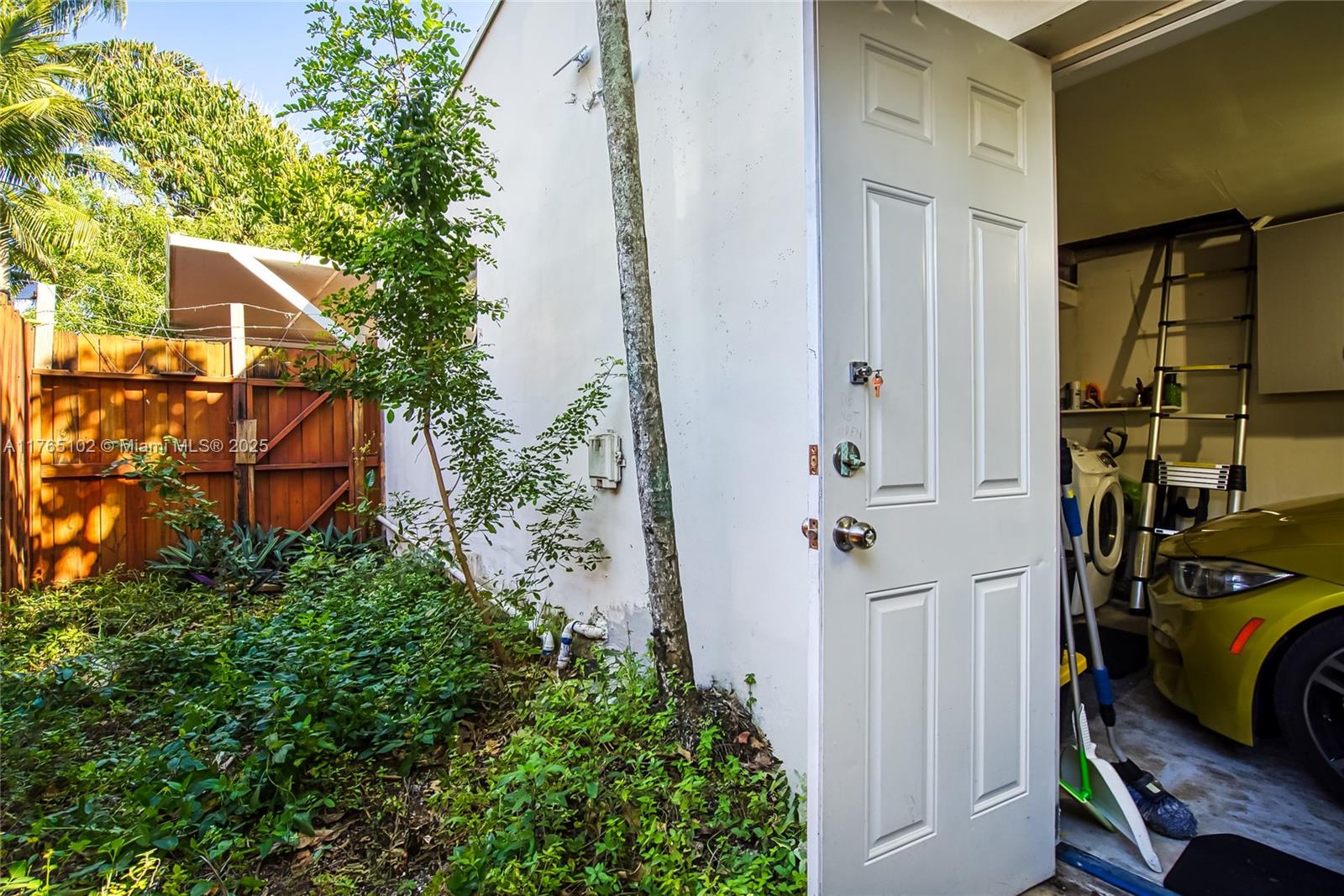 BISCAYNE GARDENS SEC H PA - Residential Lease