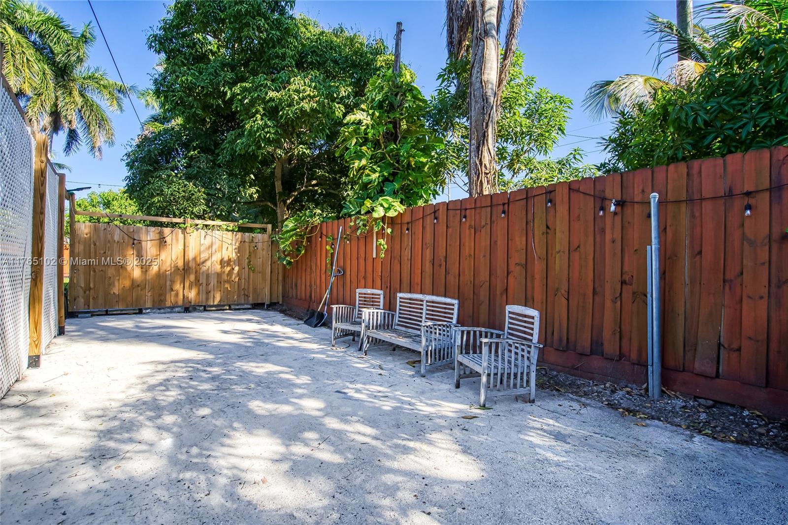 BISCAYNE GARDENS SEC H PA - Residential Lease