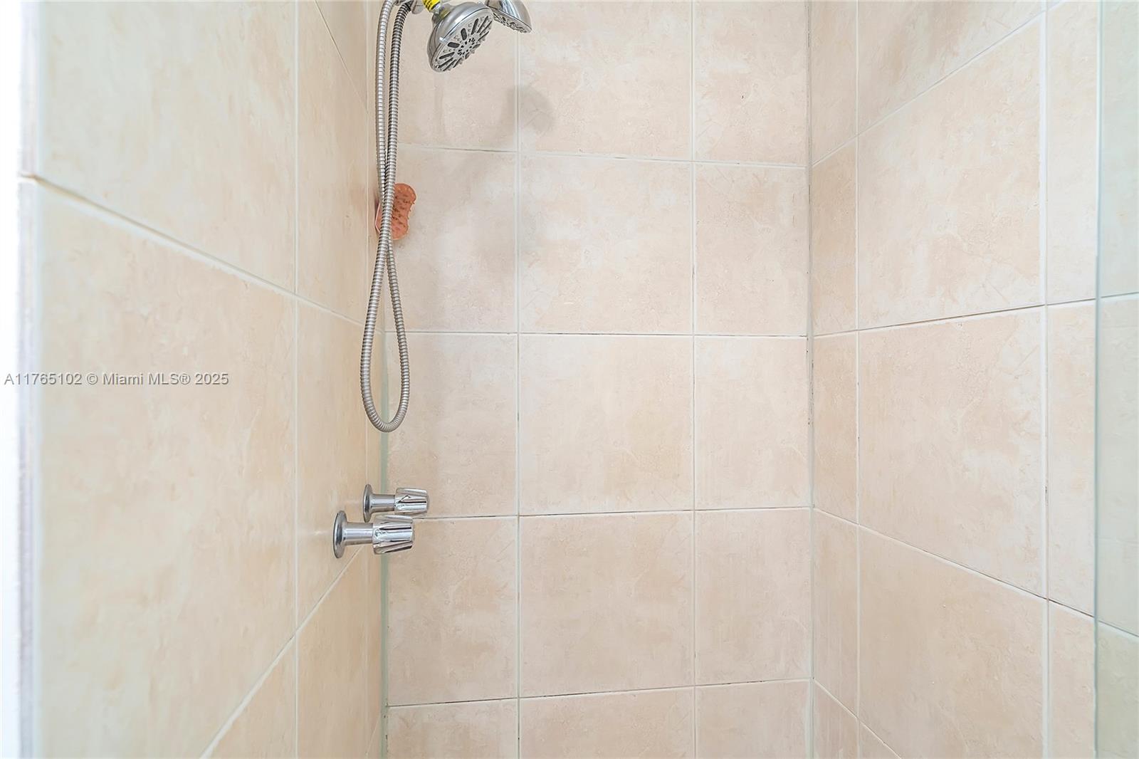 BISCAYNE GARDENS SEC H PA - Residential Lease