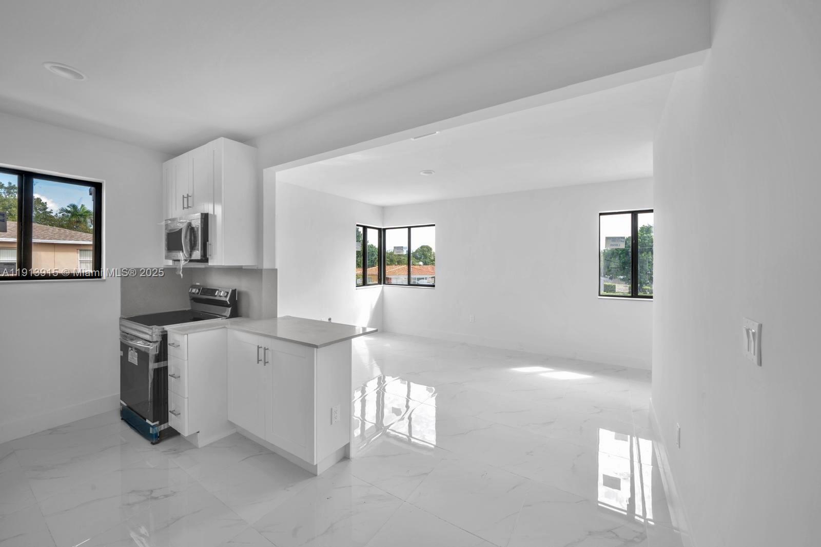 BEACOM MANOR - Residential Lease