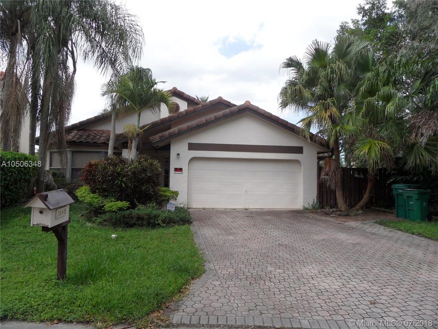 INVESTORS OR CASH BUYERS: TIERRA VISTA IN ROCK CREEK! ONLINE AUCTION AT XOME, 7/28-7/31, SEE BROKER REMARKS CAN SUBMIT OFFERS 'PRIOR' TO AUCTION AT XOME. LIST AGENT, BROKER, SELLER, HAVE NO KNOWLEDGE OF PROPERTY HISTORY, NO DISCLOSURES SUPLIED, NO HOA DOCS (BUYER RESPONSIBILITY TO OBTAIN & VERIFY); TONS OF POSSIBILITIES IN THIS 3/2 HOME ***NOTE 3RD BDRM IS DEN & HAS NO CLOSET BUT EASY TO CONVERT*** GORGEOUS WATERFRONT LOT, POOL, PATIO, FORMAL LIV/DIN AREA WITH SKYLIGHTS. HOME DOES NEED REHAB: sold as is, cash only, no contingencies, please do due diligence prior to bidding; leak issue in 3rd bdrm/den, pool, no indication of roof age, electrical, fence & other rehab/updates needed. **ELECTRIC WILL NOT BE ON AT THIS PROPERTY DUE TO ISSUES** HOA =$150/Q FOR MASTER & $240/YRLY FOR SUBDIVISION