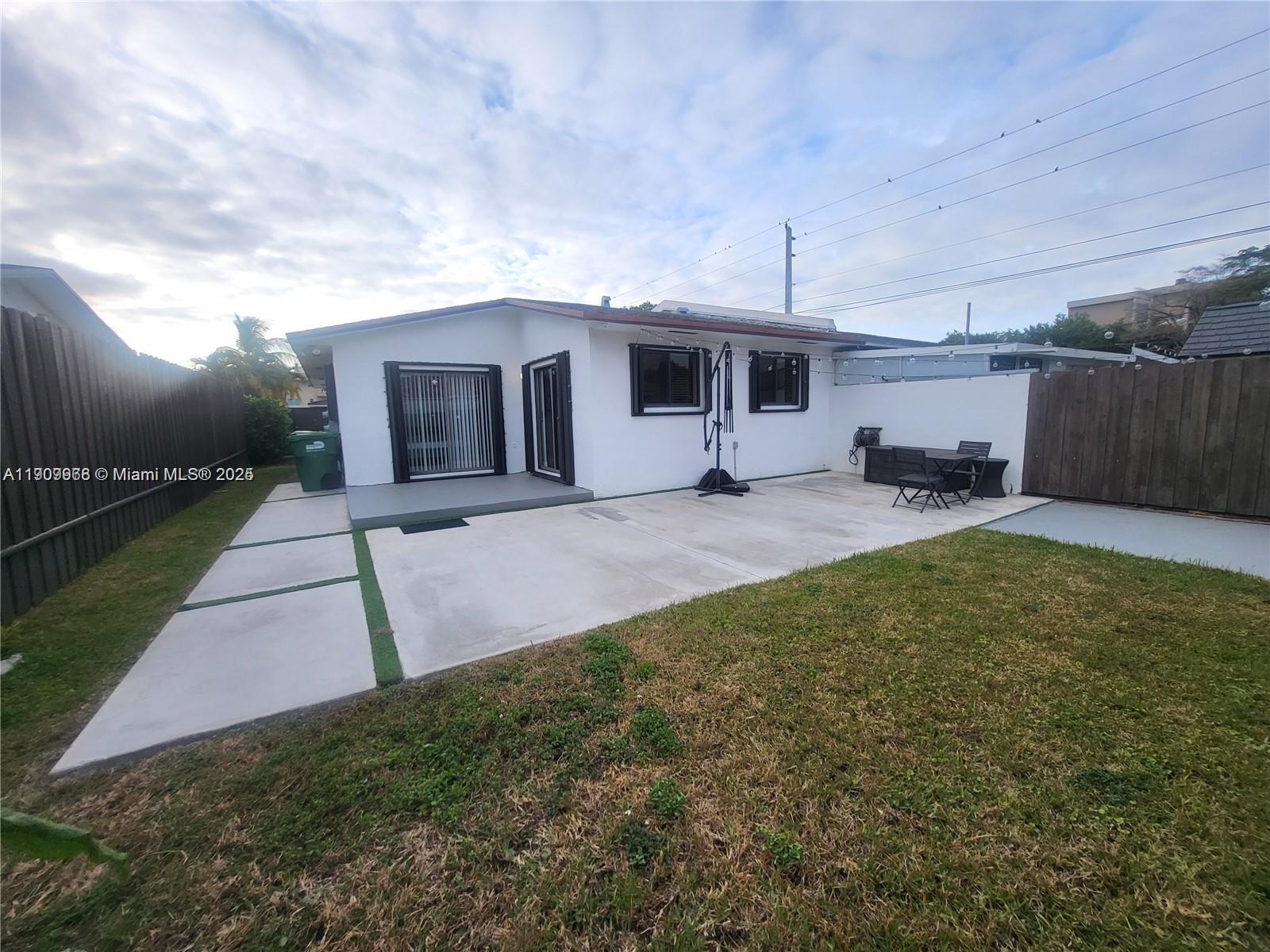 HOMES OF CORAL WAY - Residential Lease