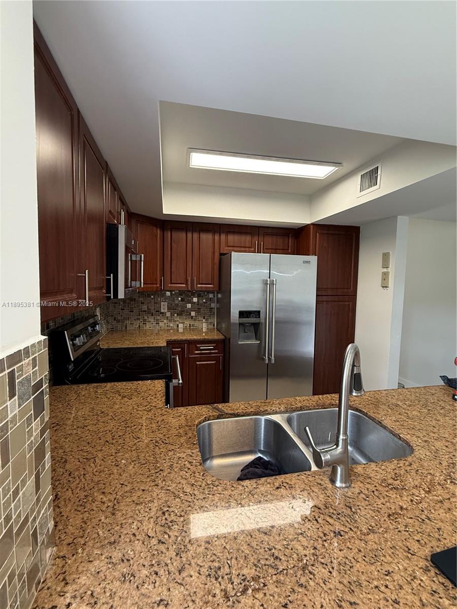 CORAL SPRINGS ESTATE TOWN - Residential Lease