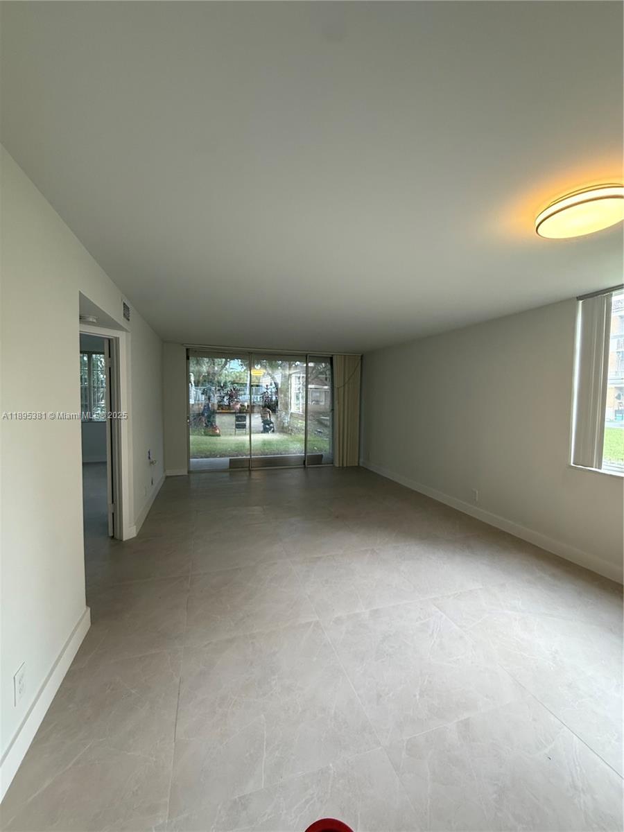 CORAL SPRINGS ESTATE TOWN - Residential Lease