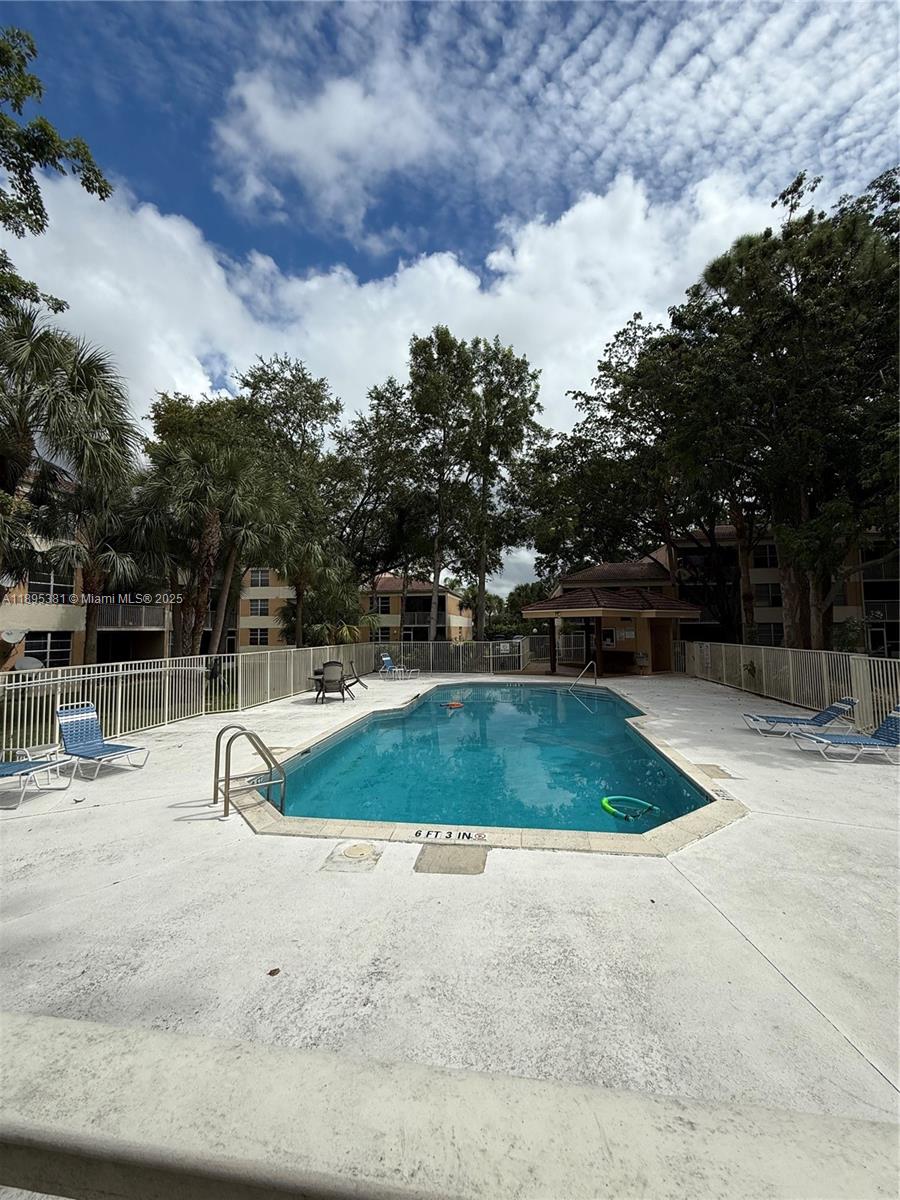 CORAL SPRINGS ESTATE TOWN - Residential Lease