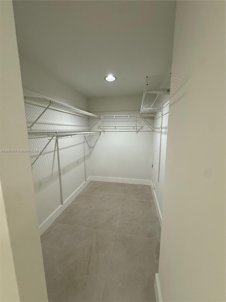 CORAL SPRINGS ESTATE TOWN - Residential Lease