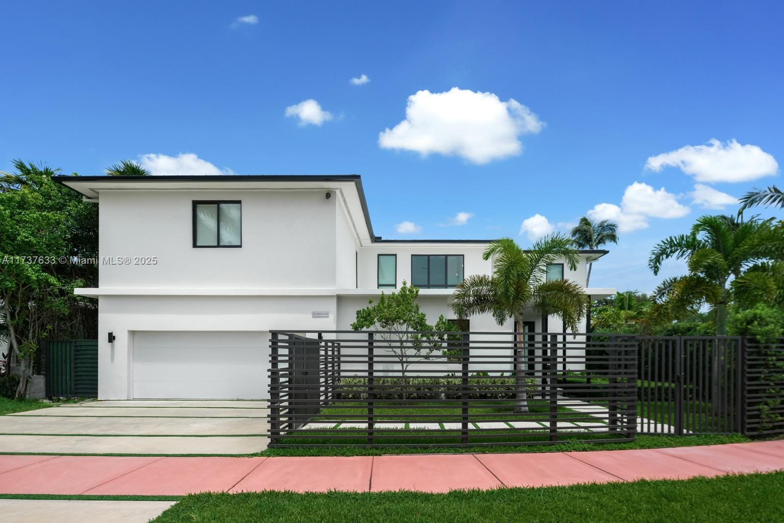 795 Lakeview Dr