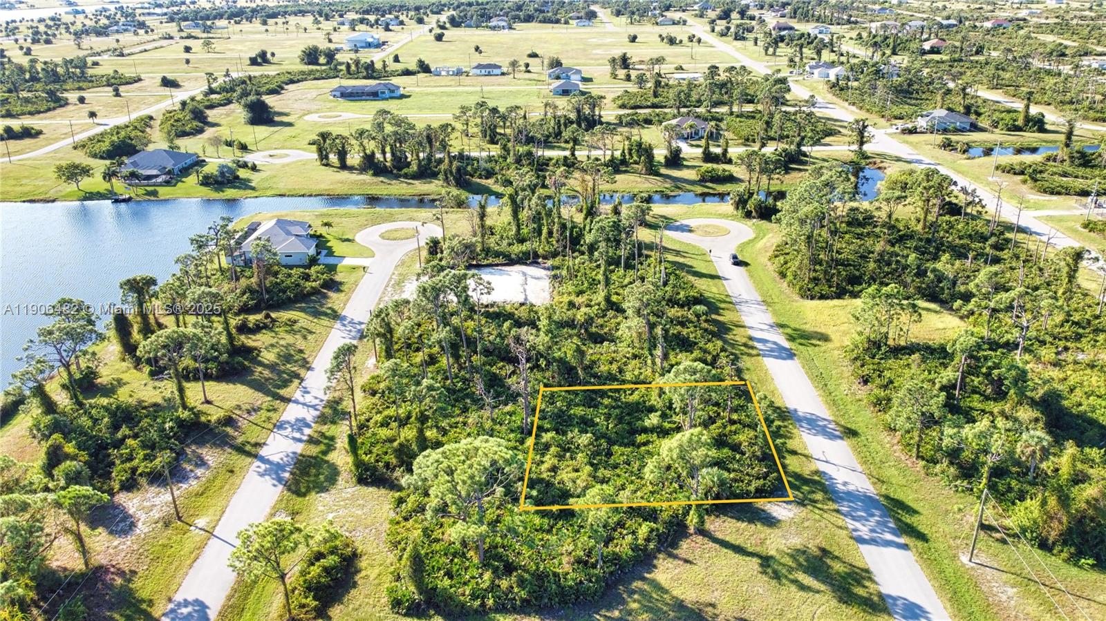 Rotonda Sands - Land