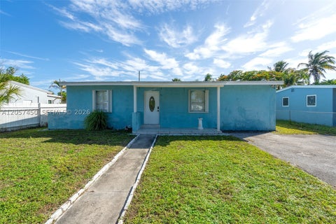 Photo of 1207 Chateau Park Dr, Fort Lauderdale, FL 33311 (MLS # A12057450)