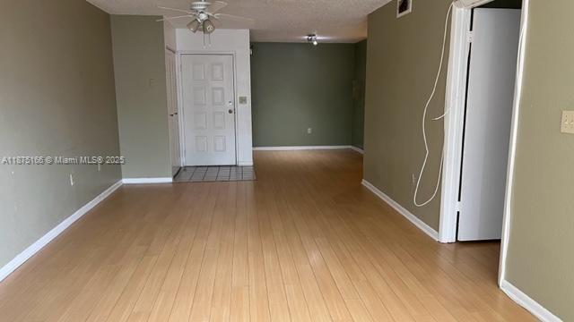 Spacious 1 Bethroom & 1 Bathroom,washer & Dryer in the unit laminate flooring throughout,Beautiful and peaceful community, 20 minutes from the beach, 10 minutes from downtown Fort Lauderdalle 24 hrs security , pool Gym and much more