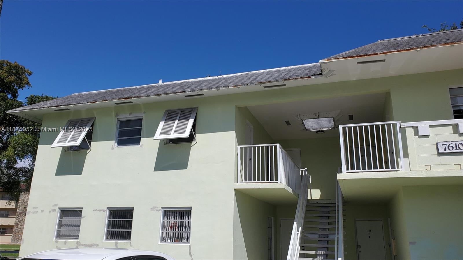 Welcome to the Village at Dadeland! Located directly behind Dadeland Mall. Close to Metrorail. Close to Palmetto Expressway, US-1, shopping