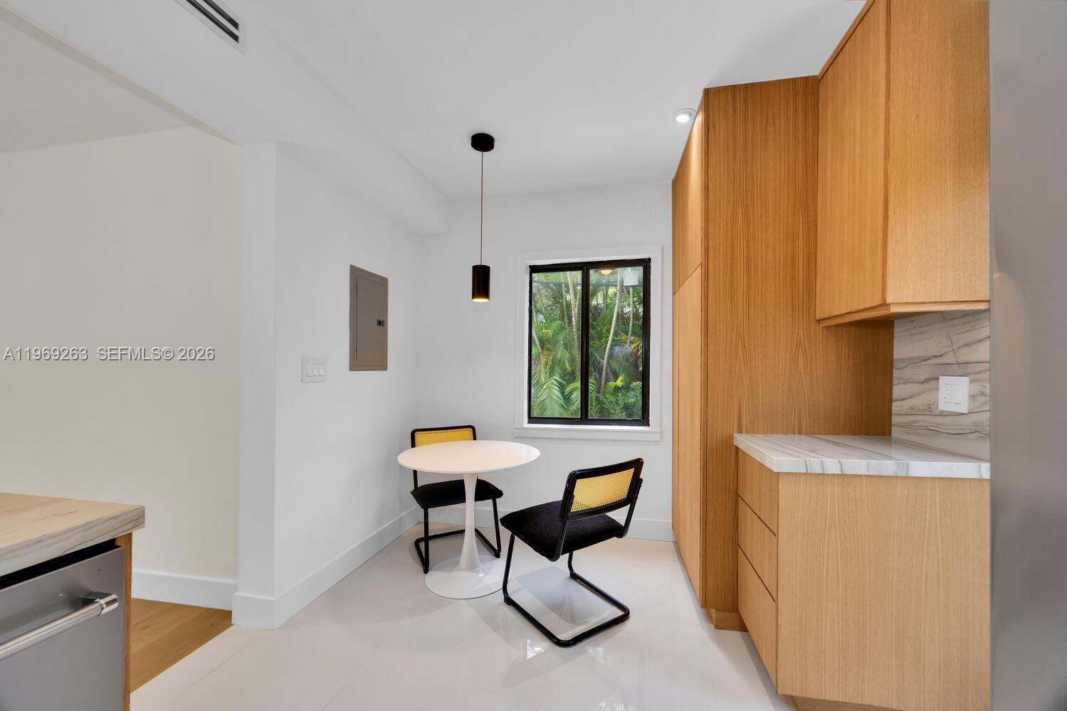 GABLES MANOR SUB - Residential Lease