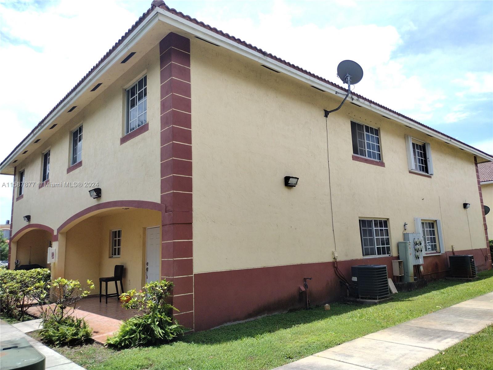 RENTAL OPPORTUNITY IN GATED MARQUIS VILLAS. CORNER TOWNHOUSE FEATURING 3 BEDROOMS AND 2-1/2 BATHROOMS. ALL BEDROOMS LOCATED UPSTAIRS. HALF BATH DOWNSTAIRS. WASHER & DRYER IN UNIT. TILED THROUGHOUT. BATHROOMS ARE IN THE PROCESS OF BEING UPDATED. KITCHEN APPLIANCES WERE RECENTLY REPLACED (WHITE). CENTRALLY LOCATED. AVAILABLE THE 1ST WEEK OF JUNE. ***THESE UNITS SHARE COMMON AREAS AND DO NOT HAVE A FENCED IN BACK YARD/PATIO, ONLY A FRONT PORCH***