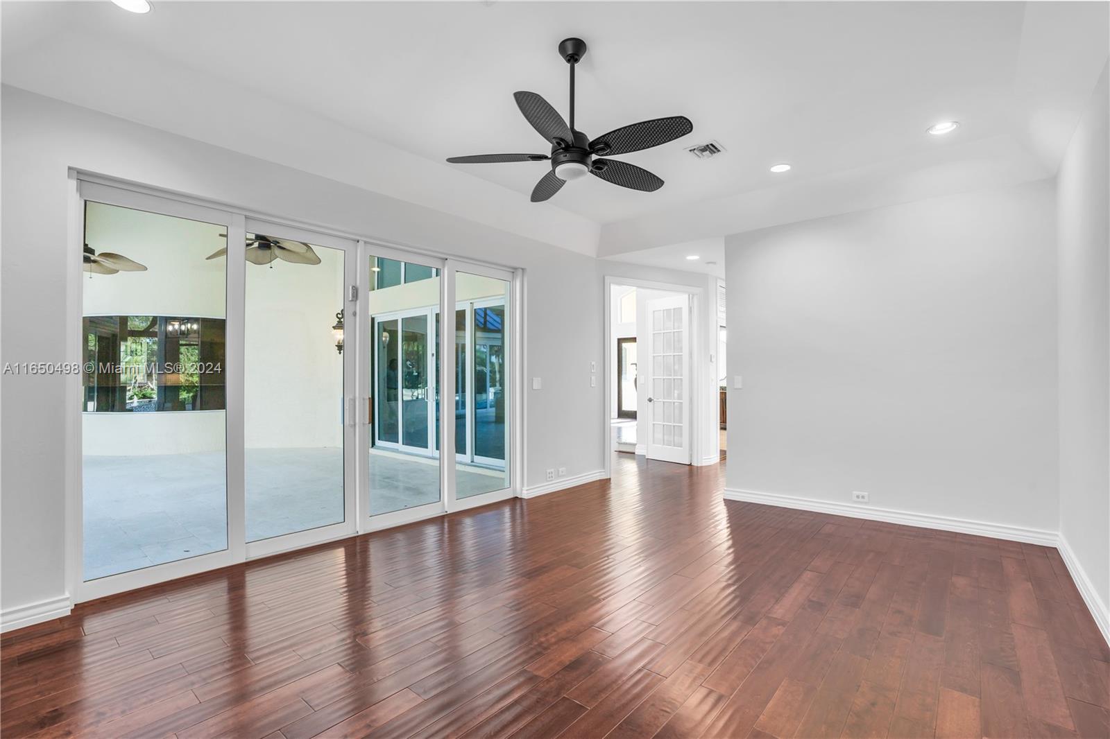 BUTTONWOOD HARBOR - Residential