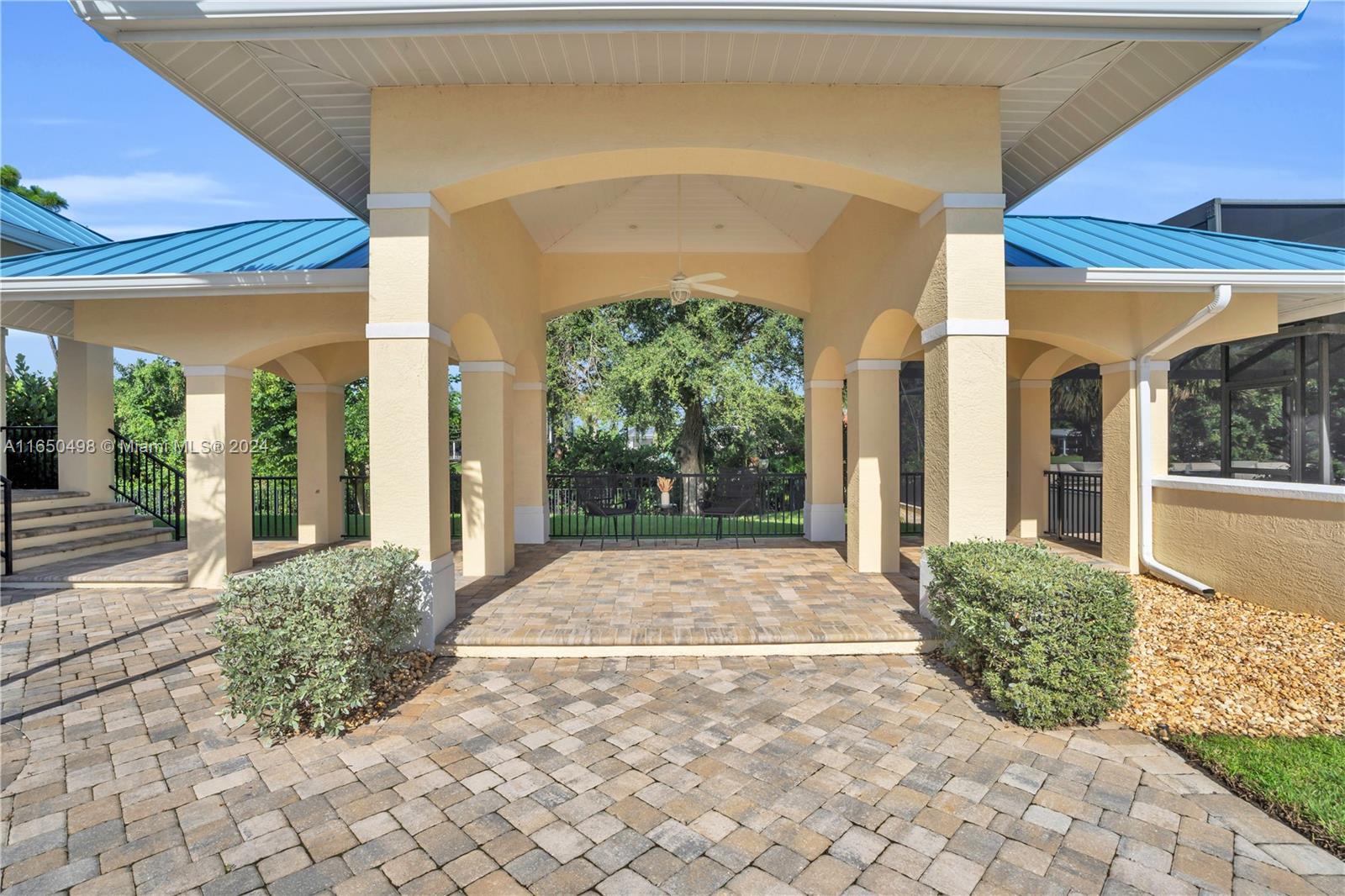 BUTTONWOOD HARBOR - Residential