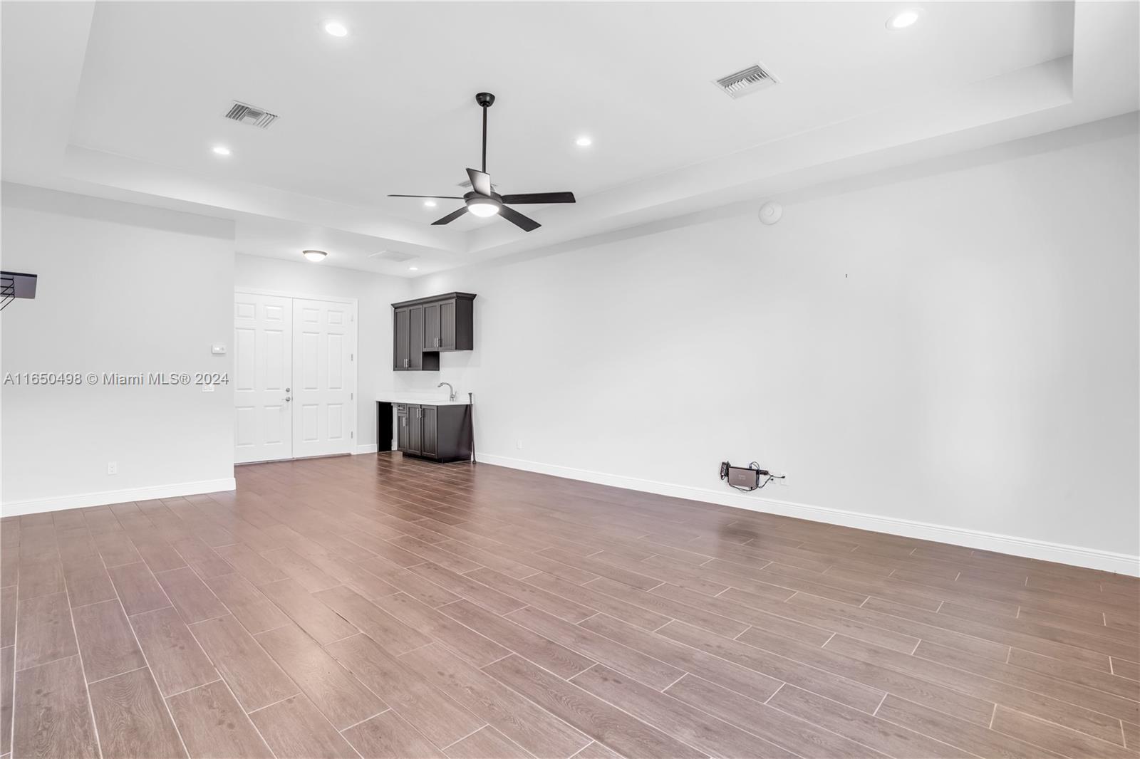 BUTTONWOOD HARBOR - Residential