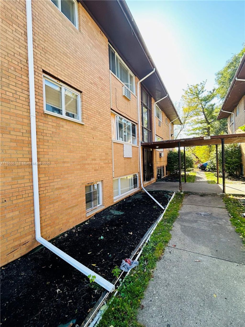 Photo of 11811 Morang Dr, ,, MI 48224 (MLS # A11900671)