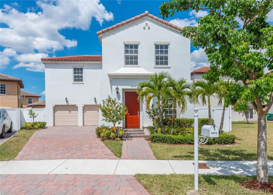 BEAUTIFUL AND LUXURIOUS 2 STORY VIZCAYA MODEL SINGLE HOME. READY TO MOVE IN. FURNITURE IS OPTIONAL. 3BEDS AND 3 FULL BATHS.KITCHEN FEATURES APPLIANCES WITH GRANITE COUNTER TOPS AND WOOD CABINETS. DOUBLE CAR GARAGE. WALKING DISTANCE TO THE CLUB HOUSE. HUGE FANCED PATIO.  A MUST SEE!!!. EASY TO SHOW.