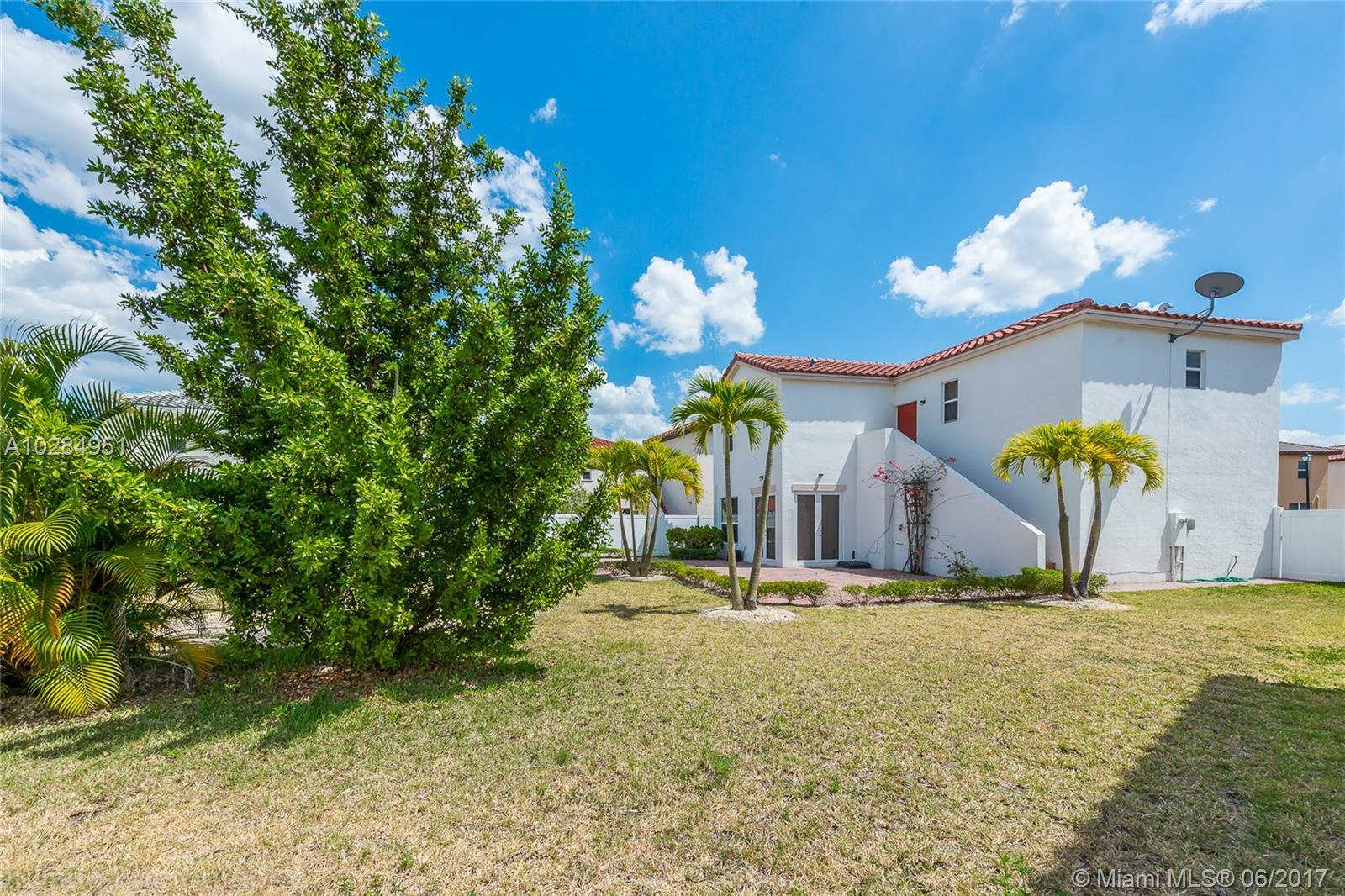 KENDALL COMMONS RESIDENTI - Residential Lease
