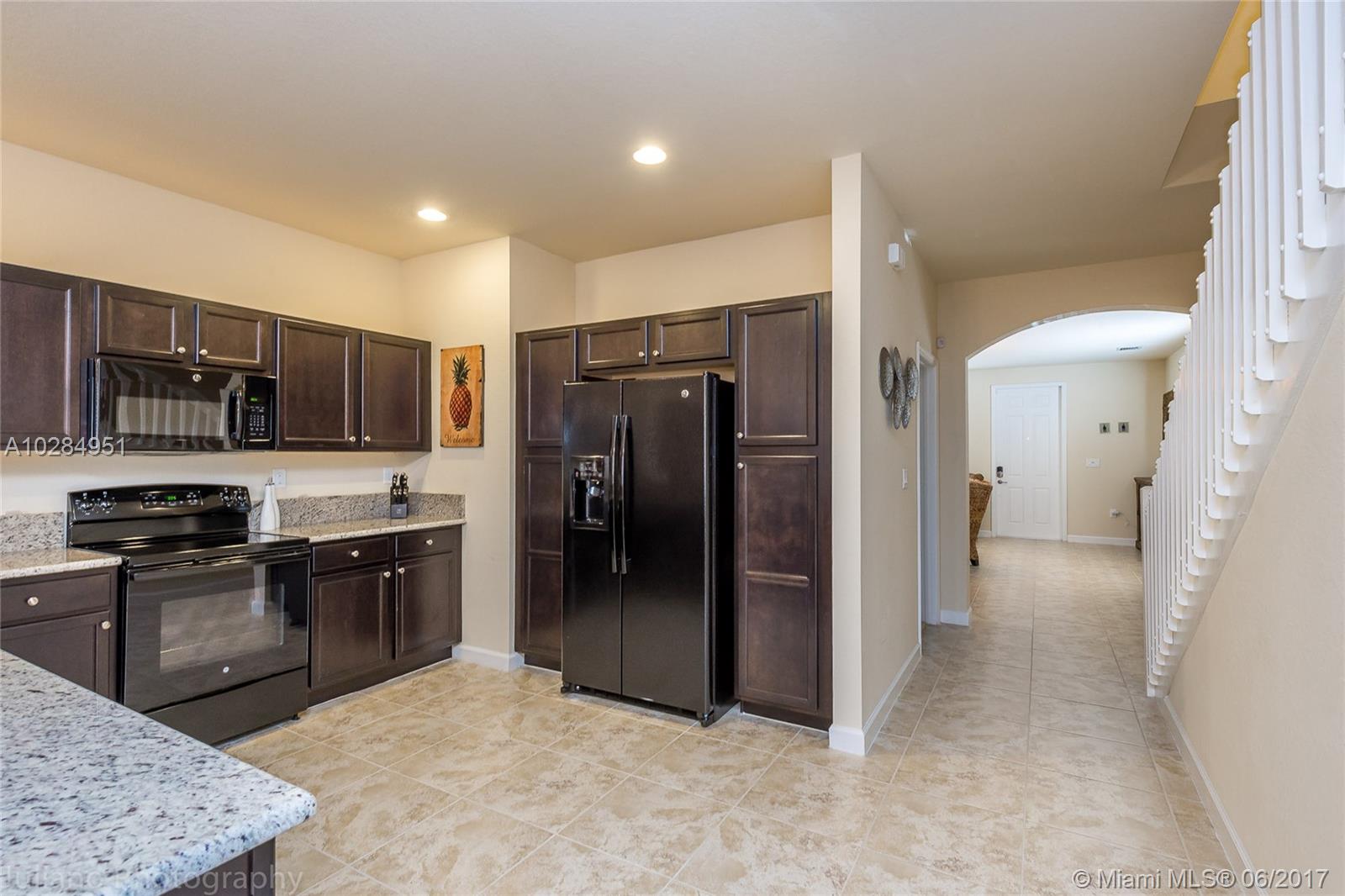 KENDALL COMMONS RESIDENTI - Residential Lease