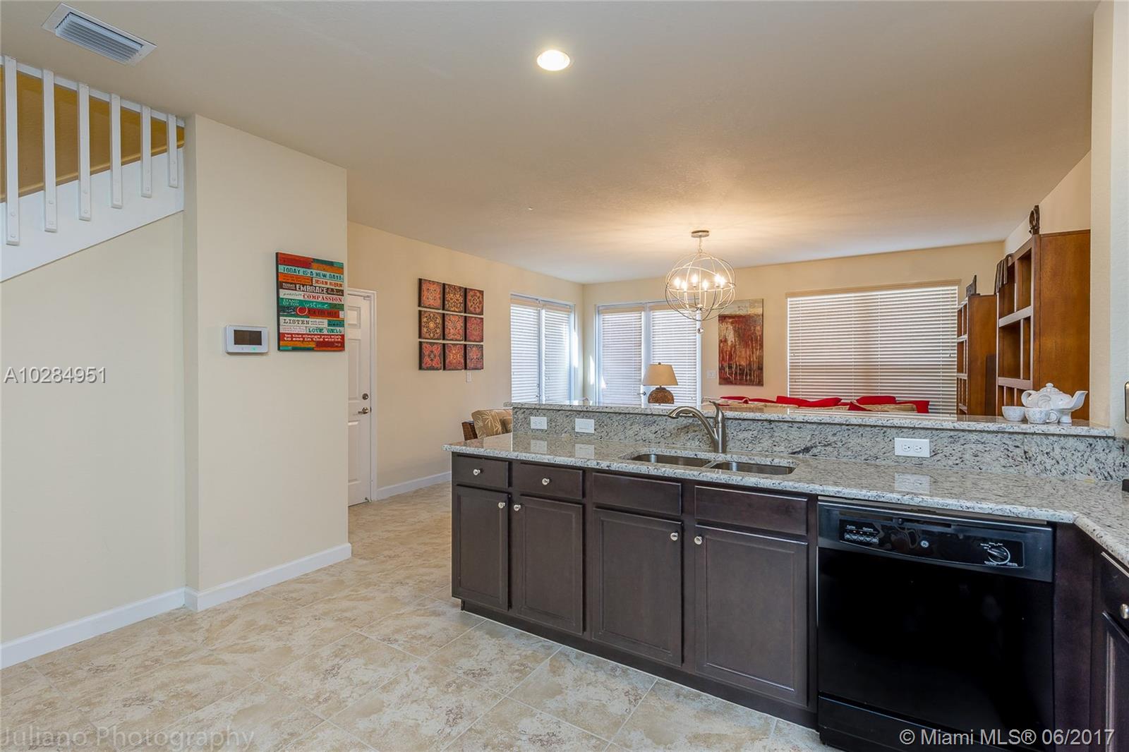 KENDALL COMMONS RESIDENTI - Residential Lease