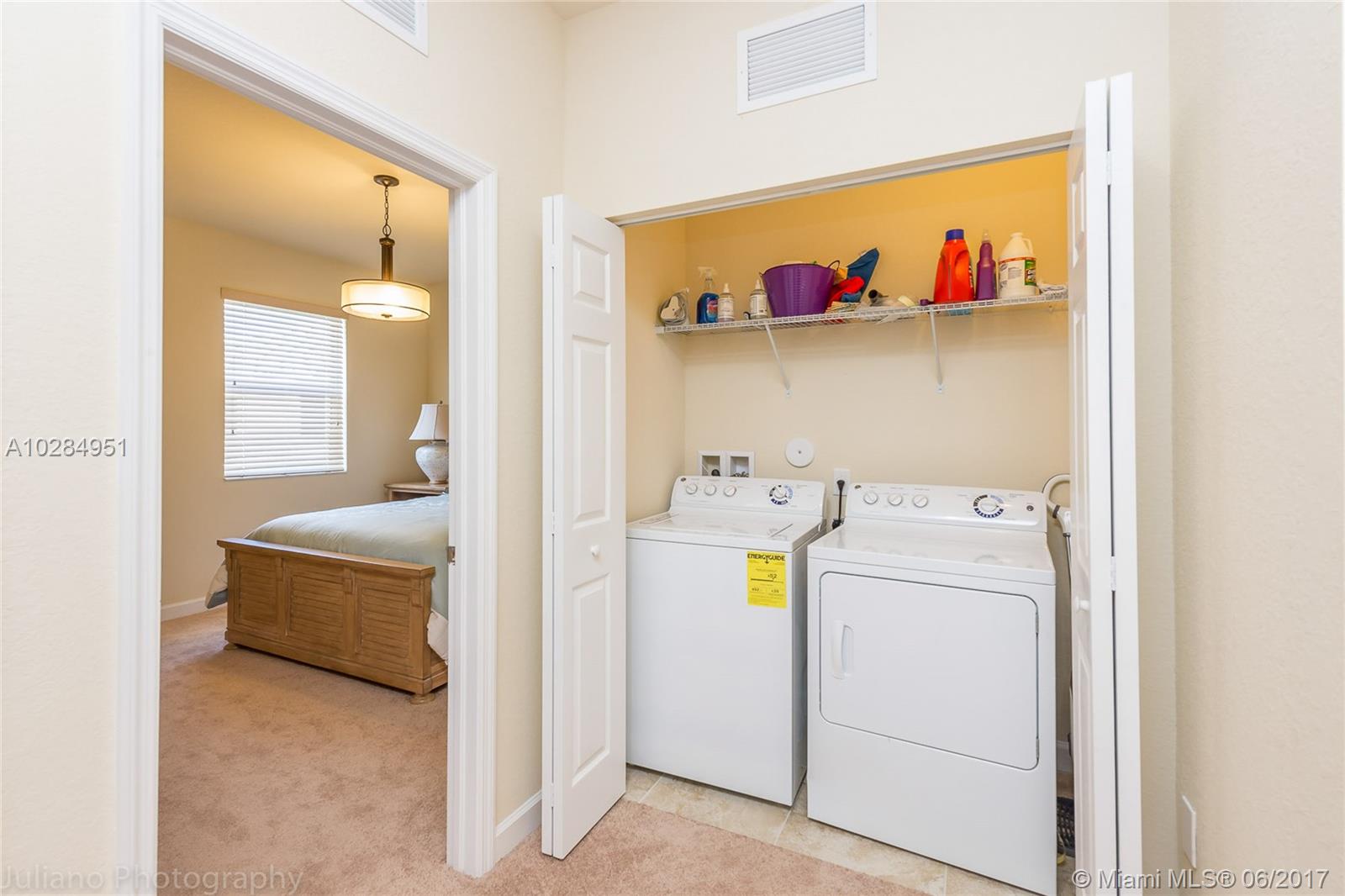KENDALL COMMONS RESIDENTI - Residential Lease