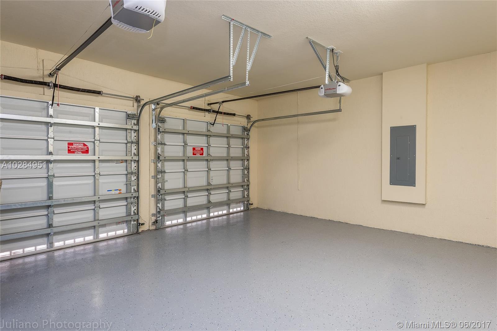 KENDALL COMMONS RESIDENTI - Residential Lease