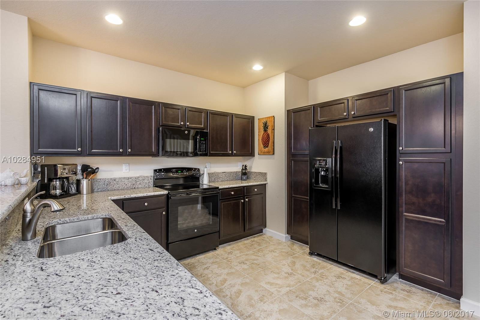 KENDALL COMMONS RESIDENTI - Residential Lease