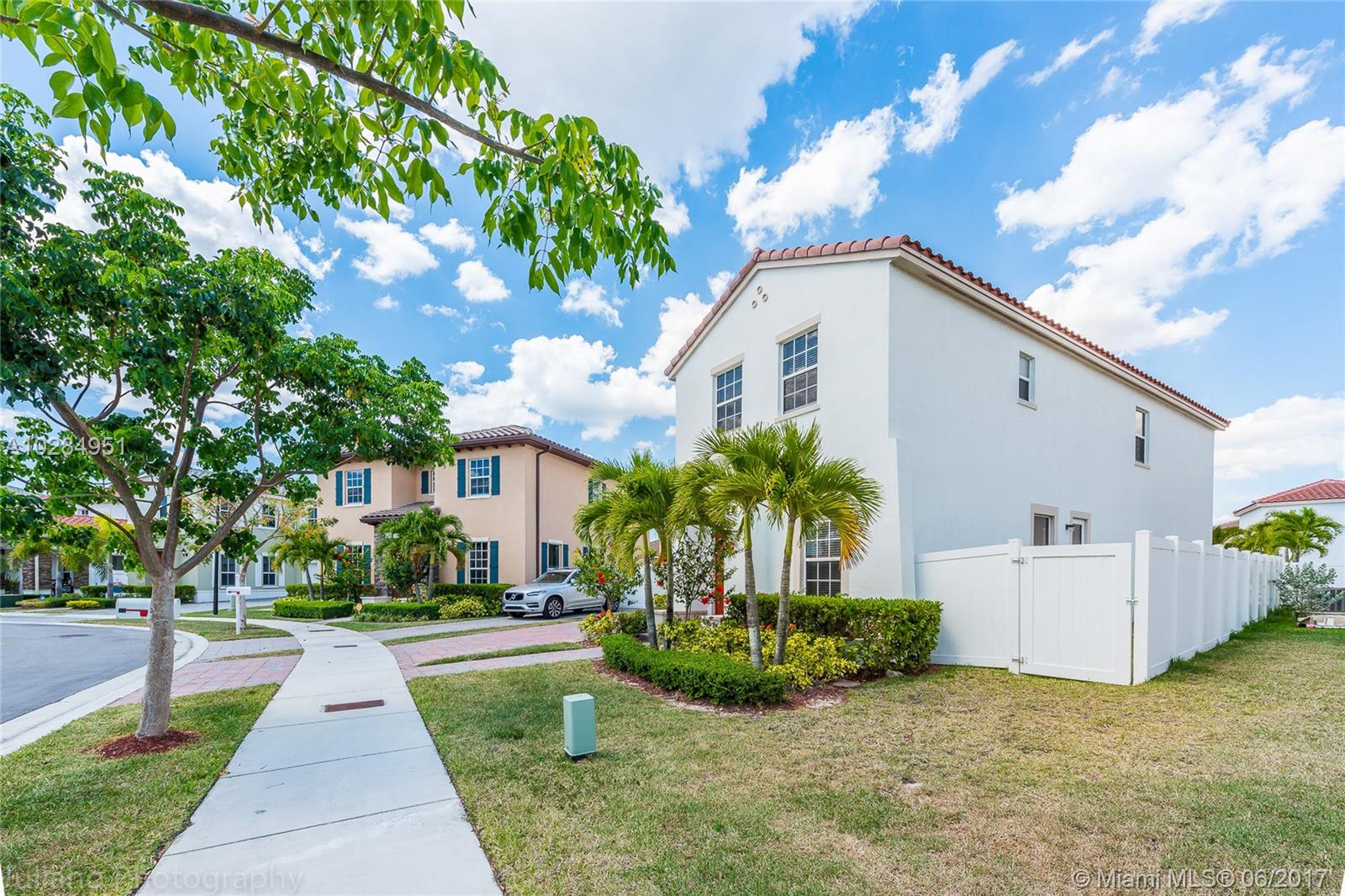 KENDALL COMMONS RESIDENTI - Residential Lease
